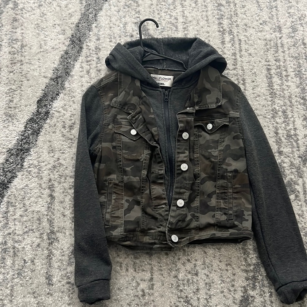camo hoodie grey jacket. size small.